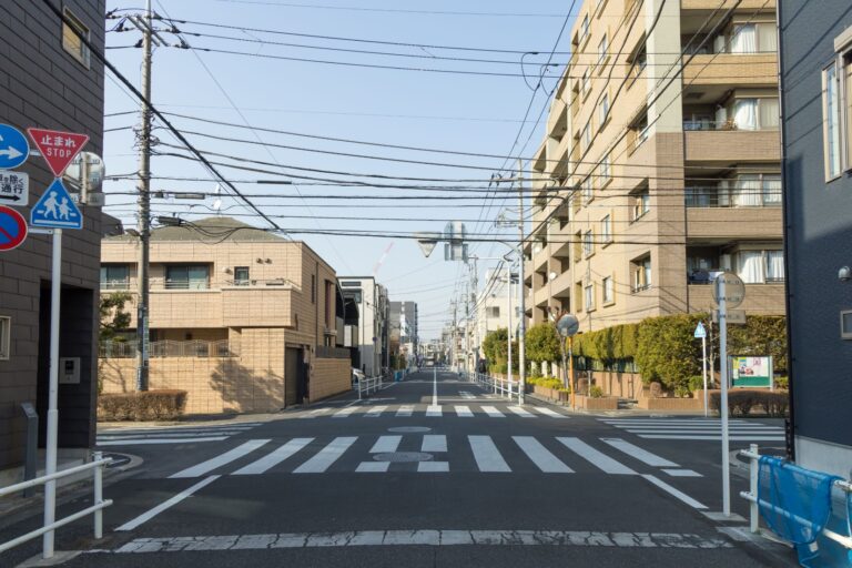 十字路を左に曲がります